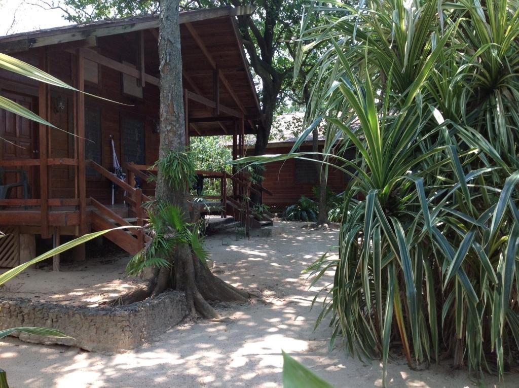 Half Moon Resort (Adults Only) West End Exterior photo